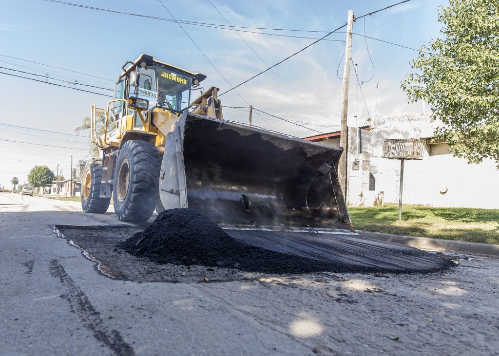 Bacheos en calle Mendoza.