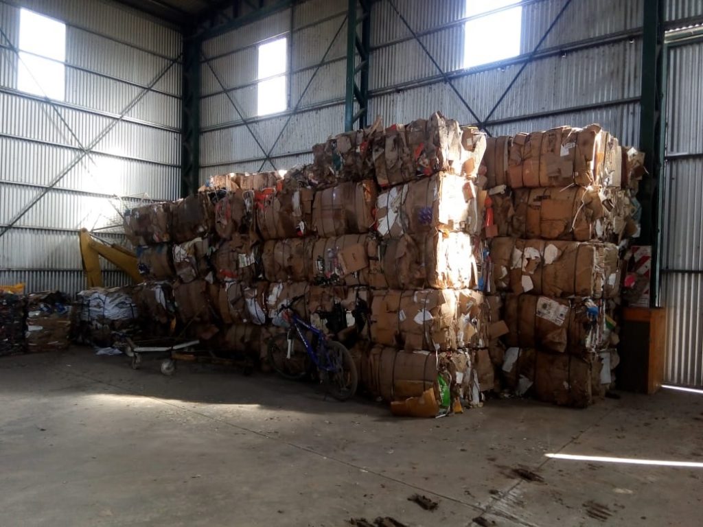 Gran cantidad de material para reciclar en la Planta de RSU.