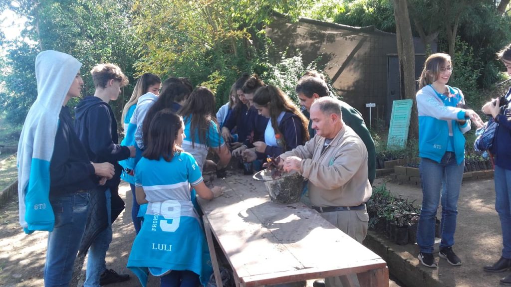 Delegación escolar de Arias visitó el Parque Tau.