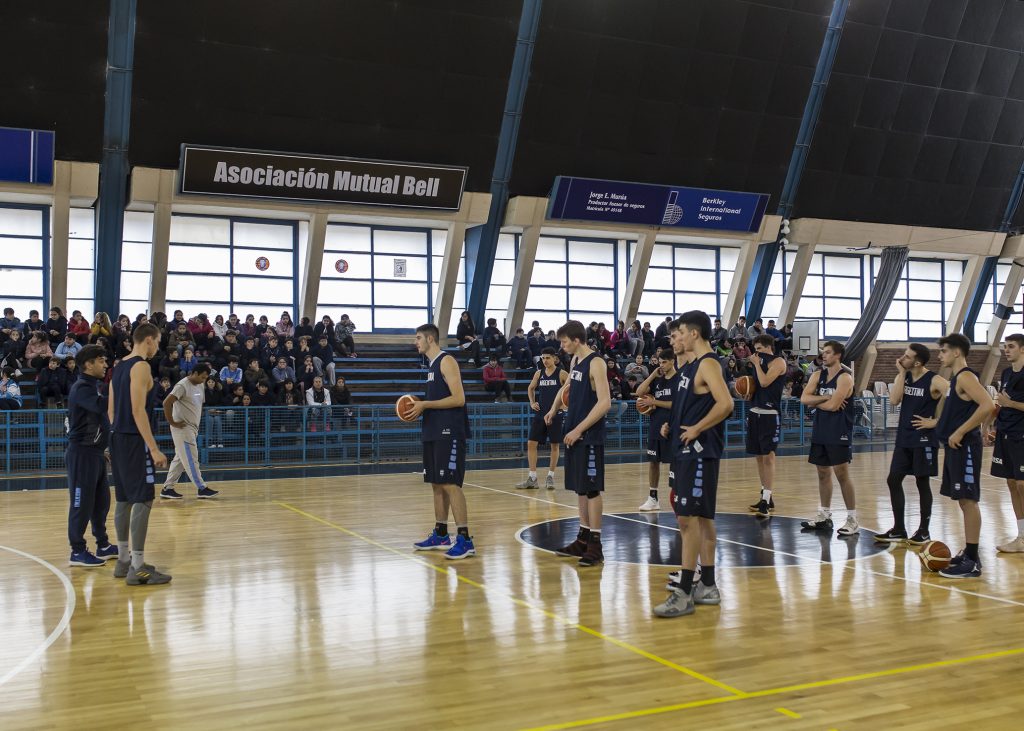 La selección argentina de básquetbol U19 intensifica aquí su preparación para el mundial