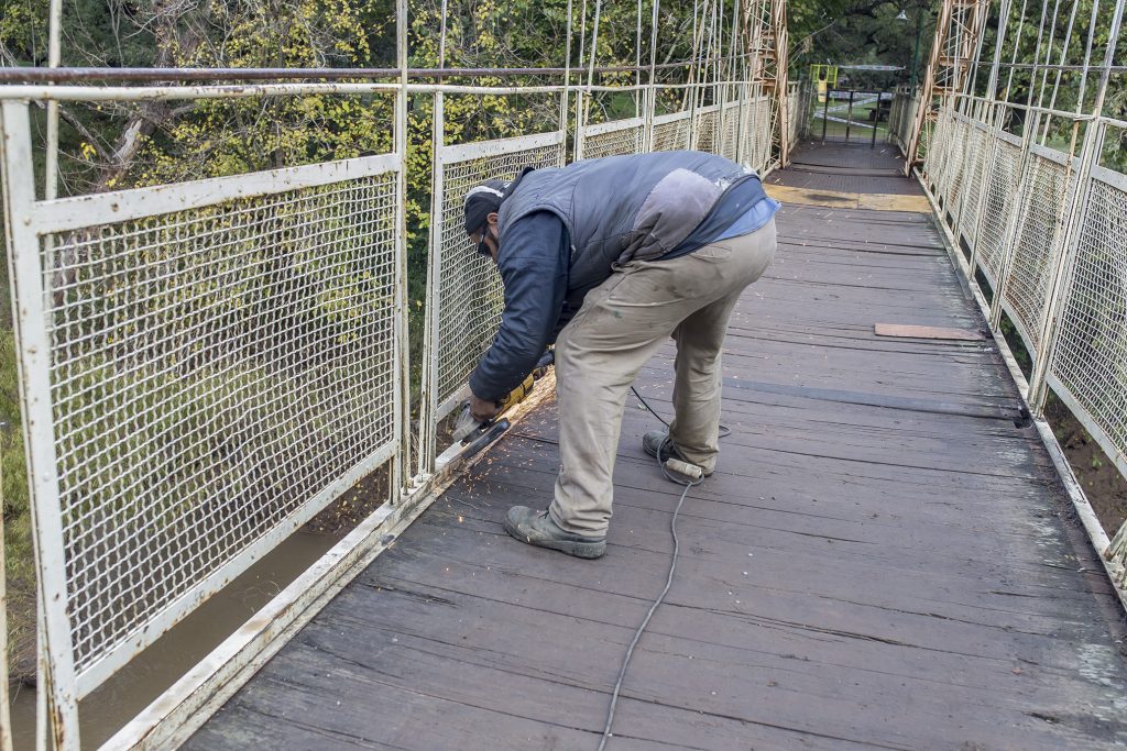 Comenzaron los trabajos en la pasarela Domínguez