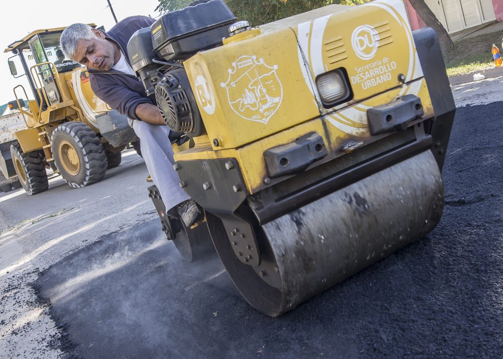 Continúa el bacheo de bulevar Figueroa Alcorta.