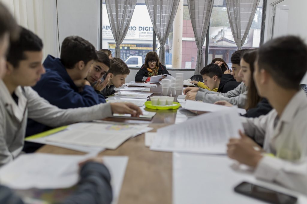 Estudiantes se interesaron por la actividad en la Dirección de Centros Vecinales.