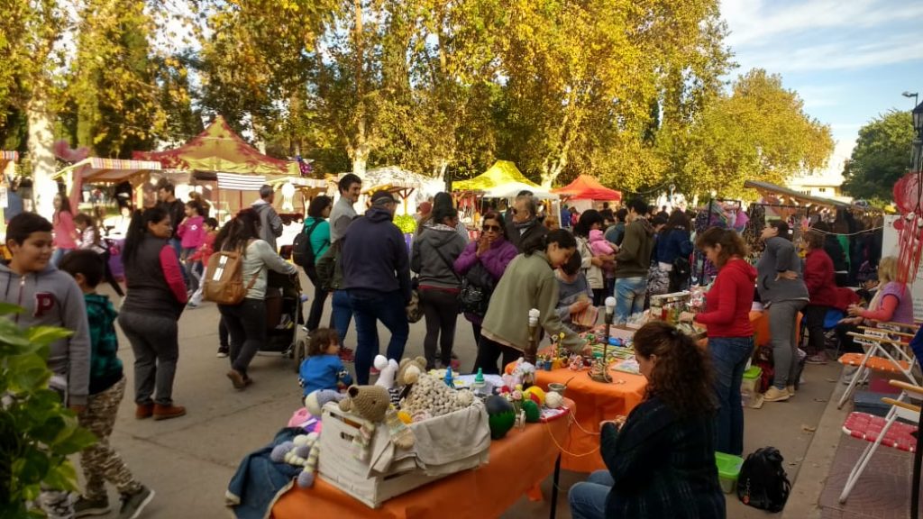 Buen nivel de ventas de microemprendedores en el show musical de Los Caligaris.