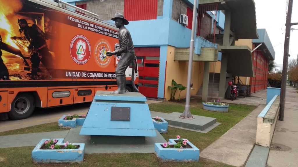 La guardia urbana en bomberos voluntarios.