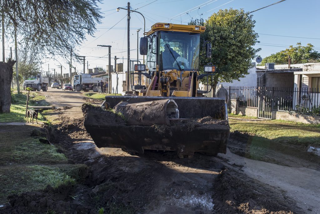 Comenzó la demarcación de cordón cuneta en otro tramo de calle Chaco.