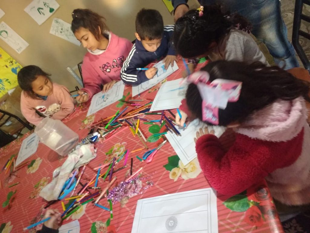 Gran concurrencia de niños al apoyo escolar que brinda el municipio.