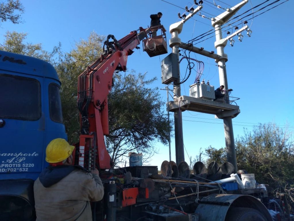 Instalación eléctrica en loteos municipales.