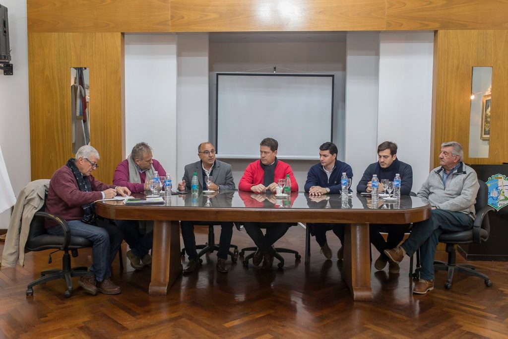 Intendentes municipales se reunieron aquí con funcionarios del Ministerio de Finanzas.