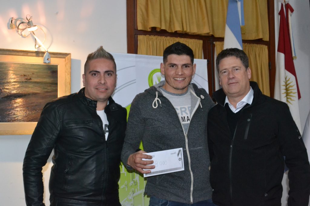El municipio le entregó un subsidio al boxeador Gudiño para una presentación en Londres.