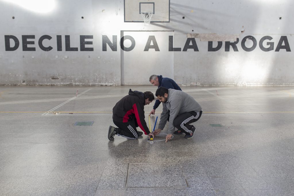 Pintado de la cancha del Salón Municipal de calle Tucumán.