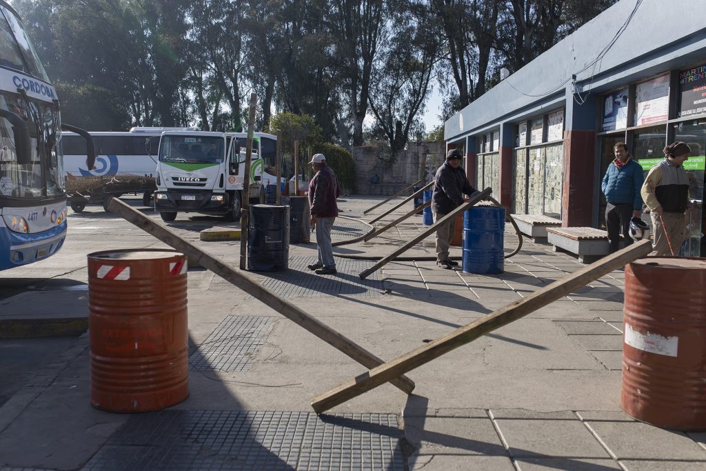 Aprestos para el alero de la Terminal de Ómnibus.