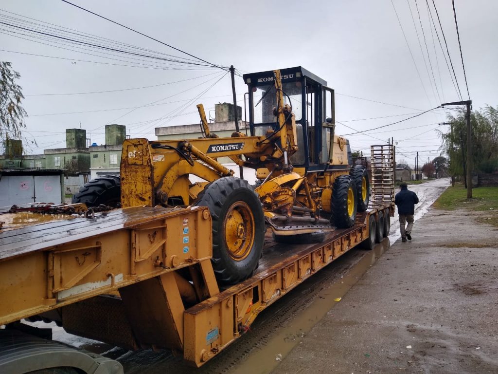 Motoniveladora reparada se suma al arreglo de calles