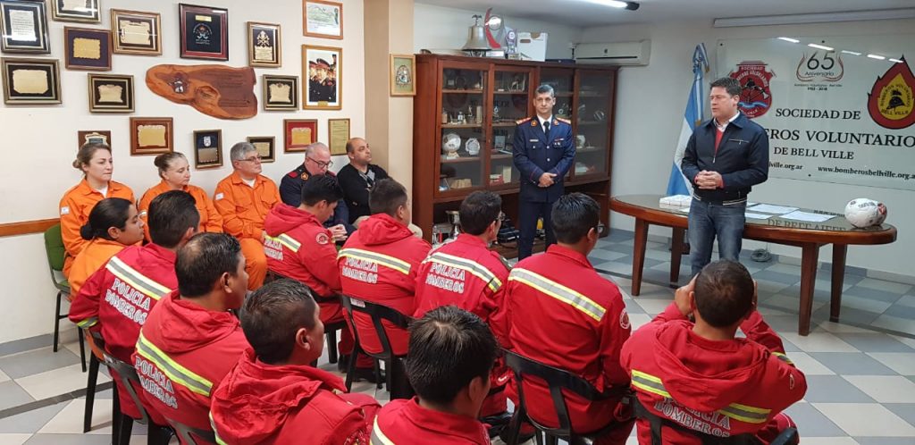 El intendente Briner en la capacitación de bomberos a sus pares de Bolivia.