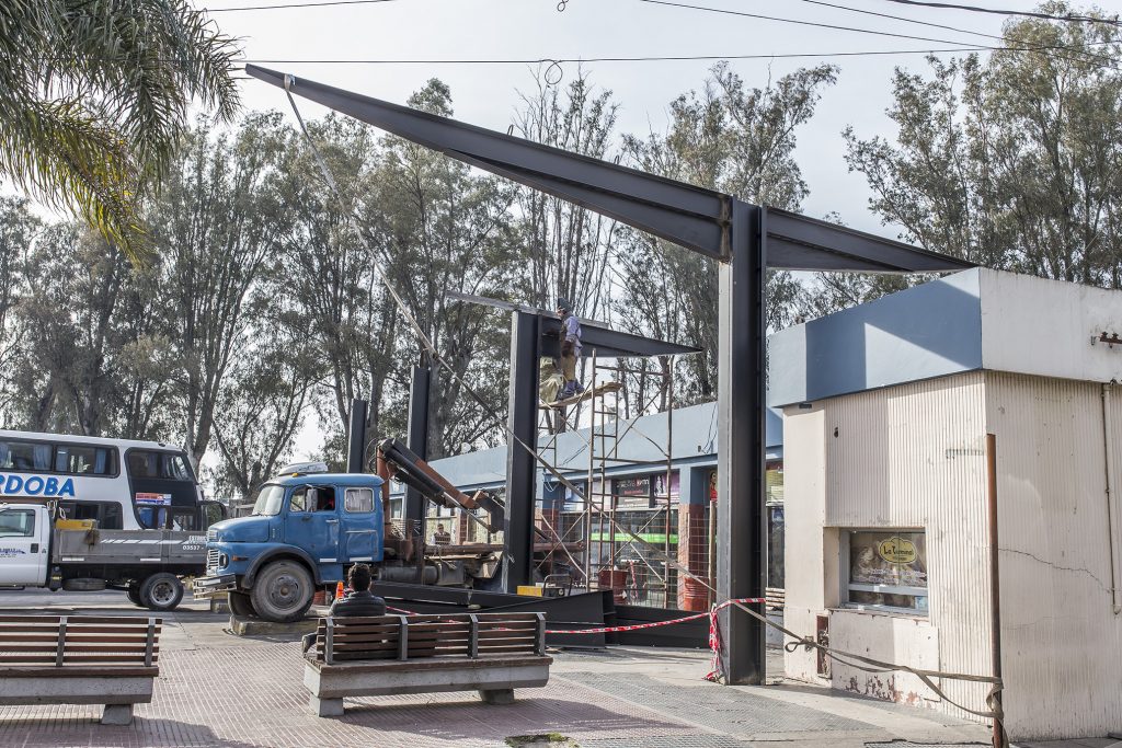 Prosigue el trabajo sobre la futura estructura en la Terminal de Ómnibus.