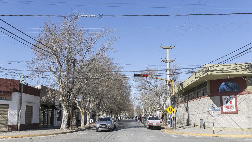 Por tareas de poda, restricciones en el tránsito vehicular