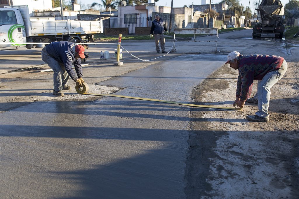 Reparación de calles y bocacalles.