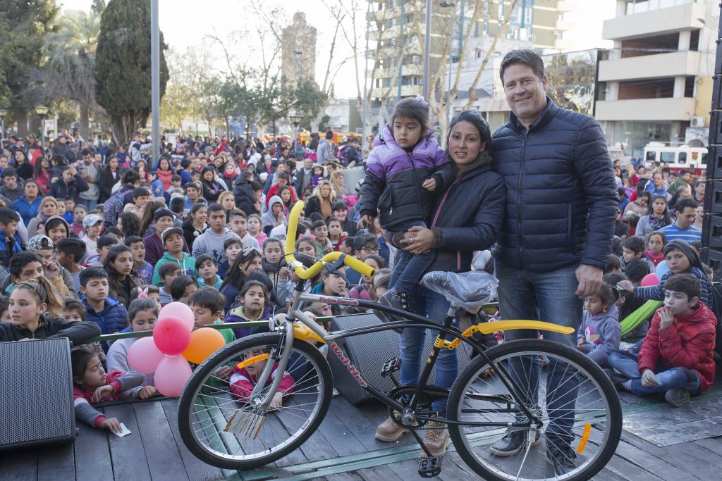 Los pequeños tuvieron su fiesta del Día del Niño en la Plaza 25 de Mayo.