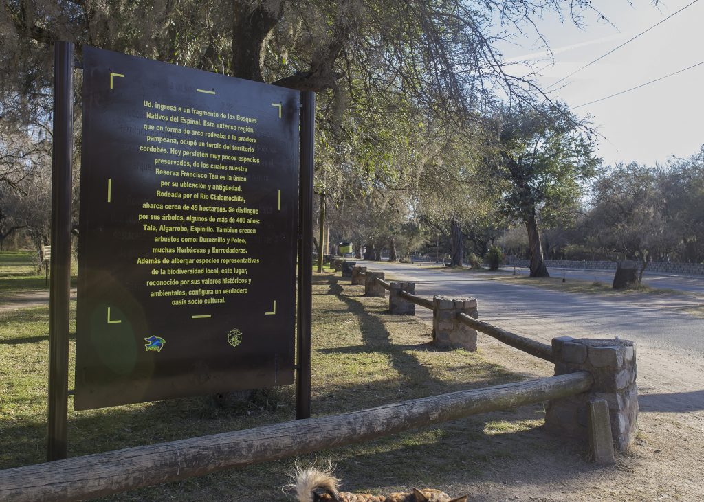 Renovada cartelería en el Parque Tau.