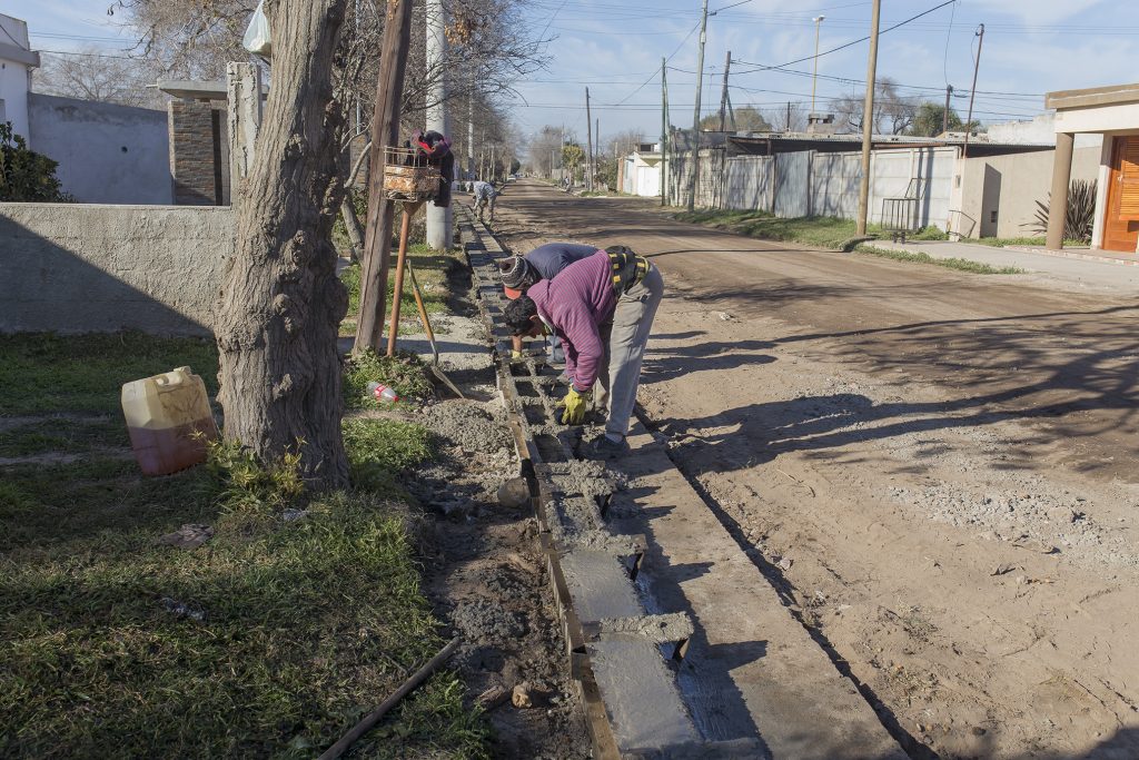 Cordón cuneta en calle Jujuy