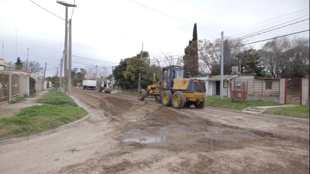 Reparación de calles de tierra en el Noroeste de la ciudad.