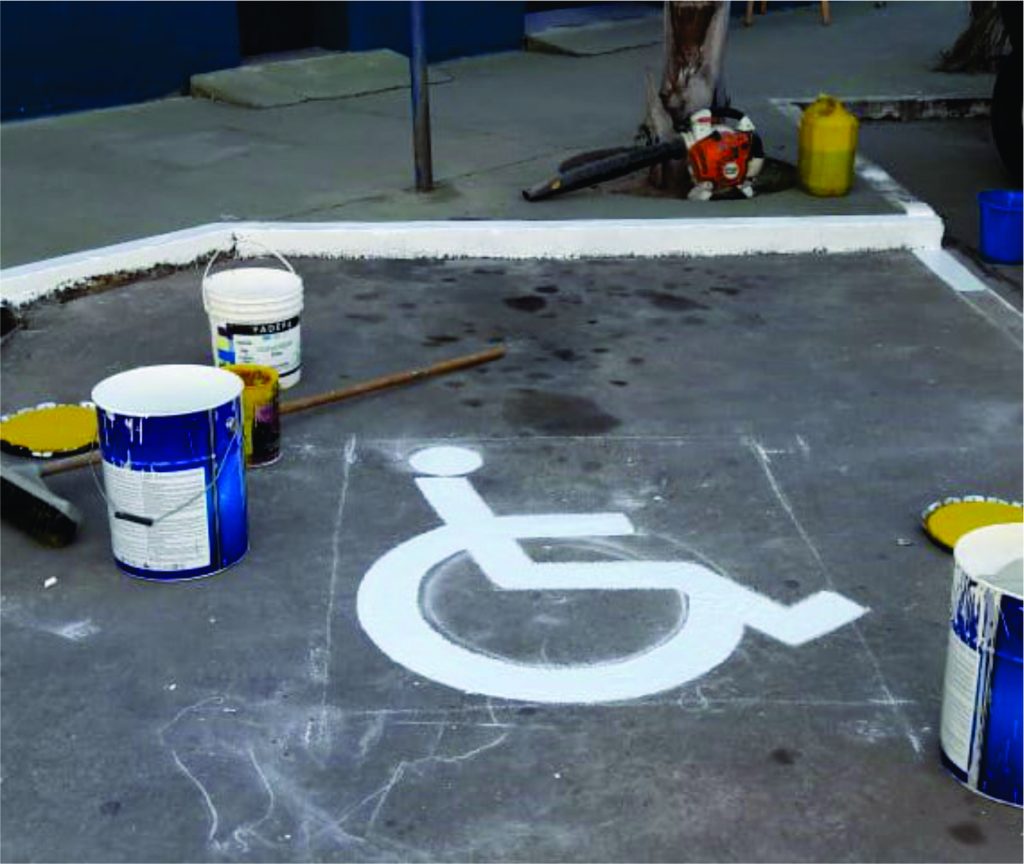 Pintado de señales horizontales para discapacitados