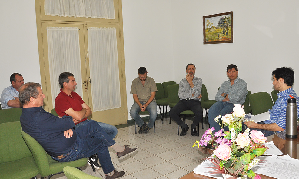 Reunión con los interesados en la subasta del establecimiento Gral. Paz de Ordóñez