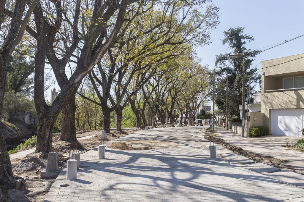 Tramos finales en el adoquinado del Paseo Tucumán.