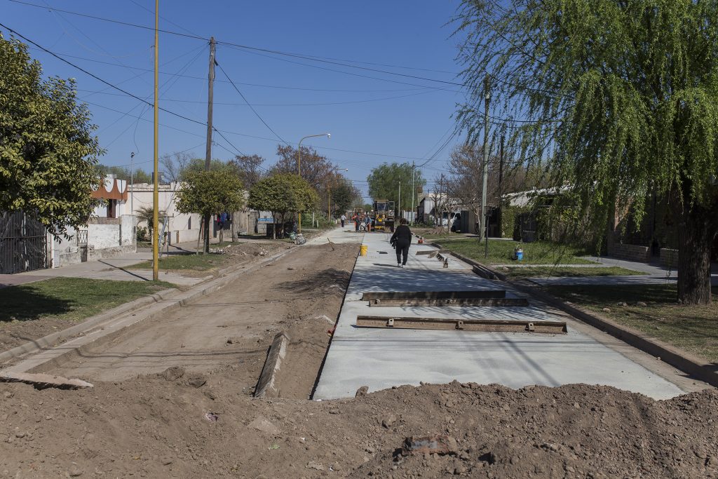 Hormigón en calle Pío Angulo.