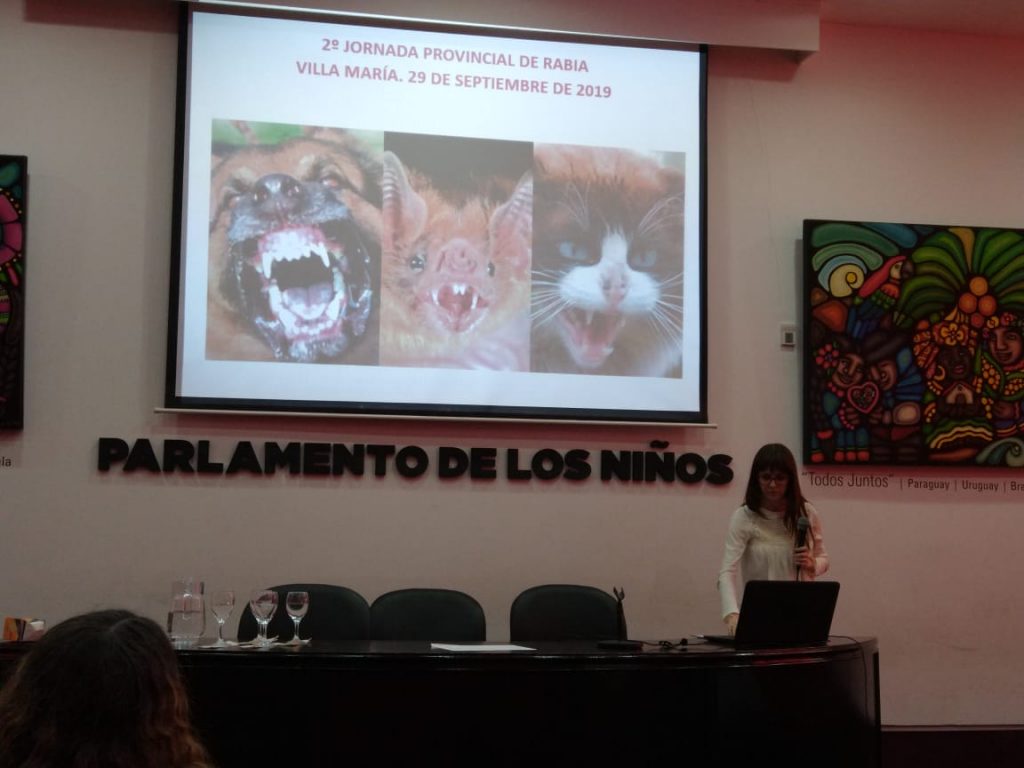 Personal municipal de Salud Animal en capacitación sobre rabia.