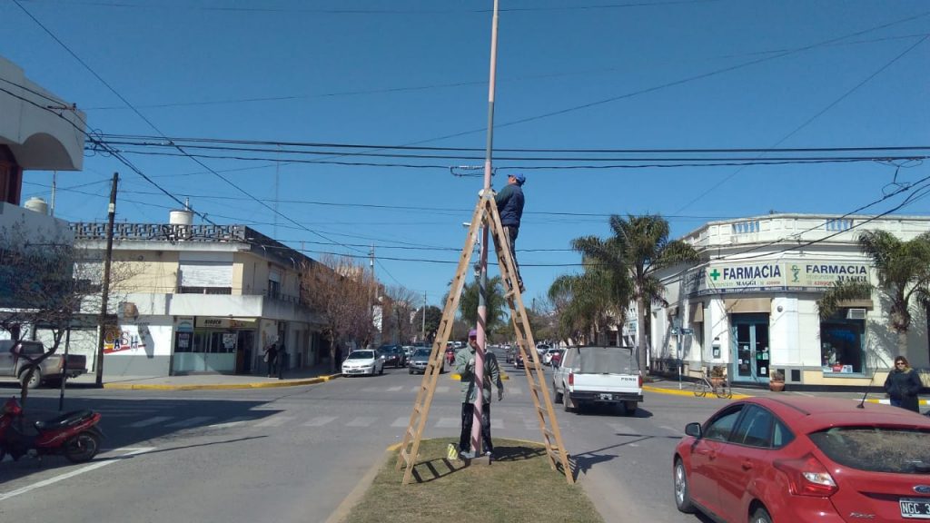 Pintura de columnas de alumbrado público.