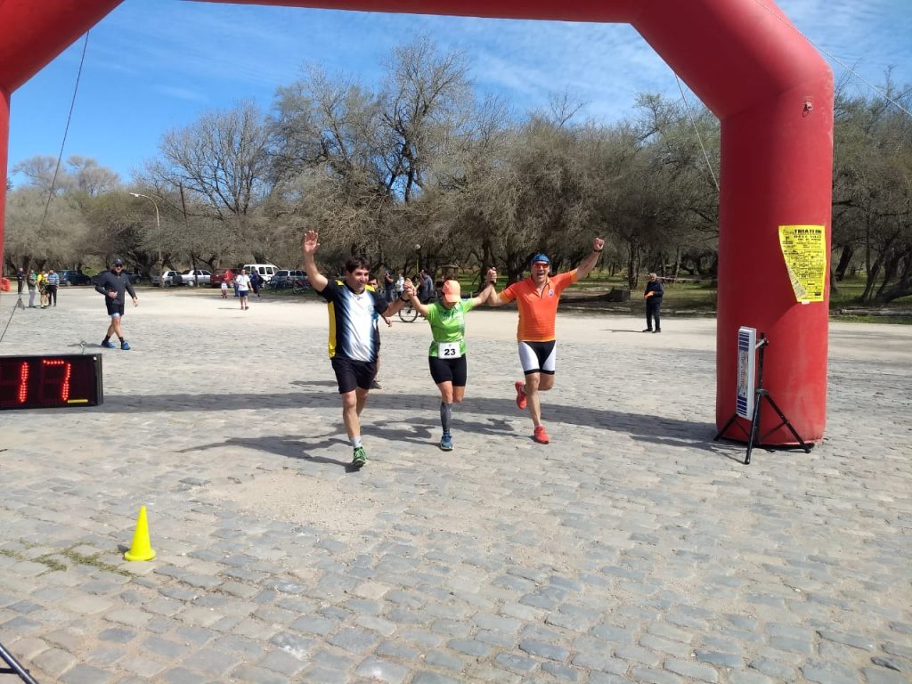 Un día radiante acompañó a los atletas en el torneo del Parque Tau