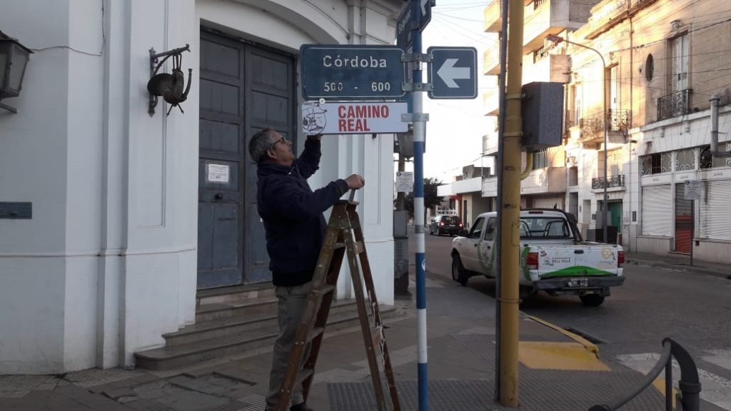 Adicionan “Camino Real” a los nomencladores de calles Vélez Sarsfield y Córdoba.