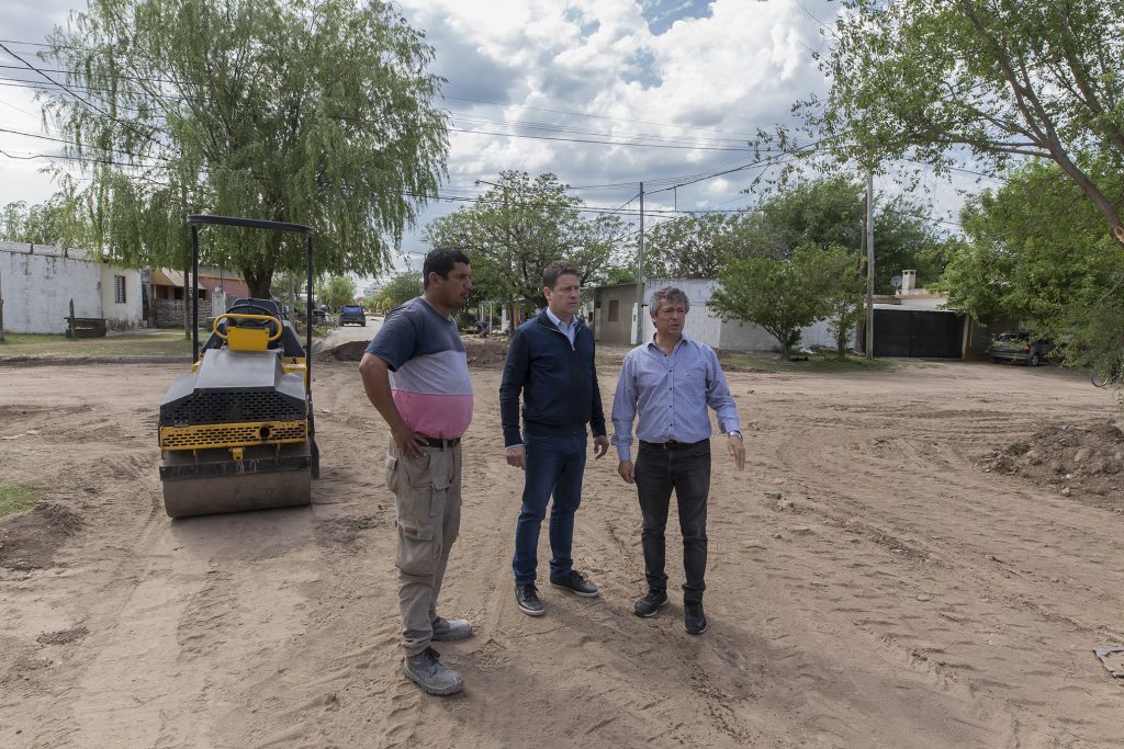 El intendente en obras viales del Oeste de la ciudad