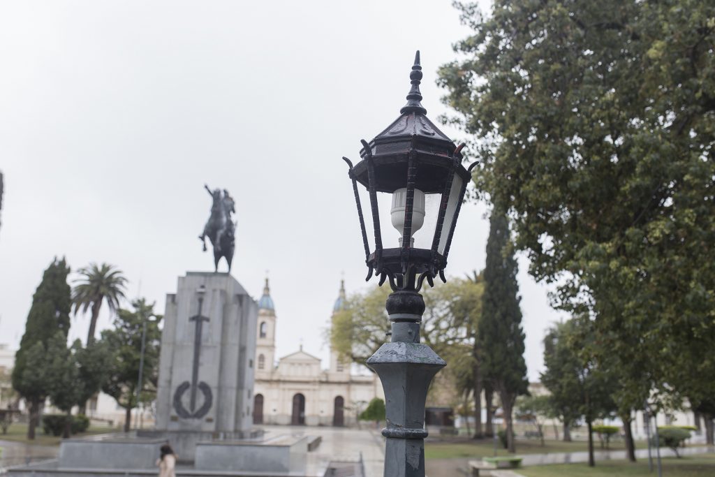 Actos de vandalismo en la Plaza 25 de Mayo.