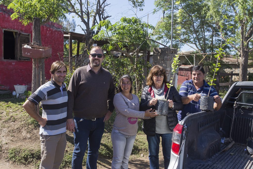 Otro Centro Vecinal se suma a la reforestación de la ciudad.