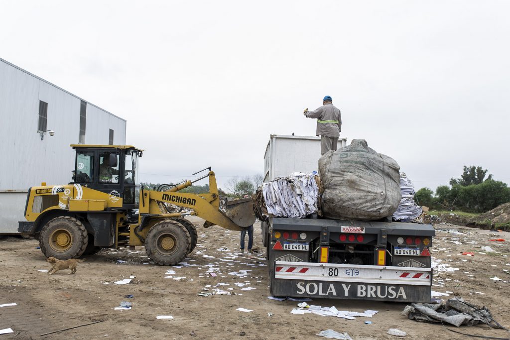 Otra venta de material reciclable desde la planta municipal.