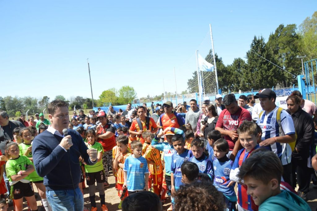 El fútbol infantil de la ciudad y la región se asoció a la Fiesta de la Pelota.