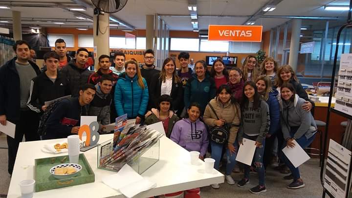 Alumnos del Curso de Introducción al Trabajo visitaron la empresa Licari S.A.