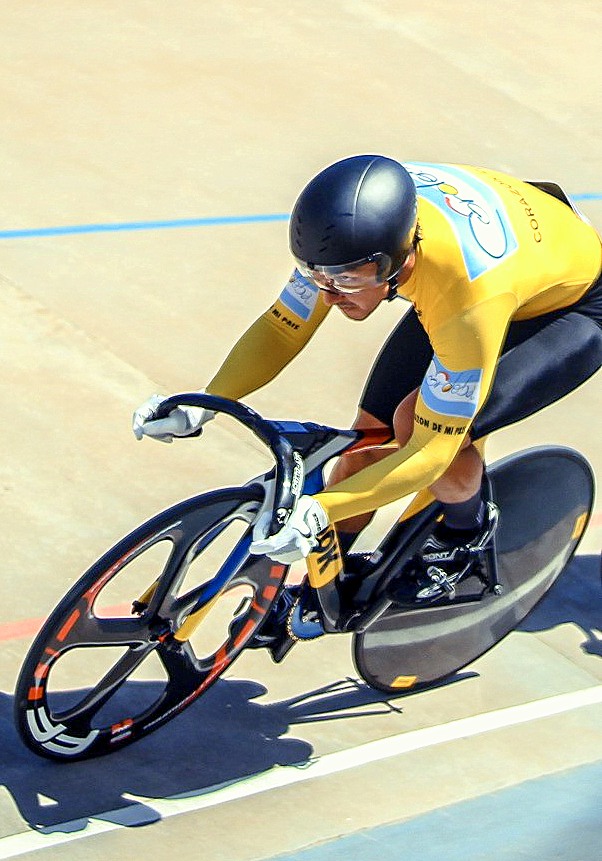 Más medallas de oro para los ciclistas bellvillenses Bottasso y Victorio.