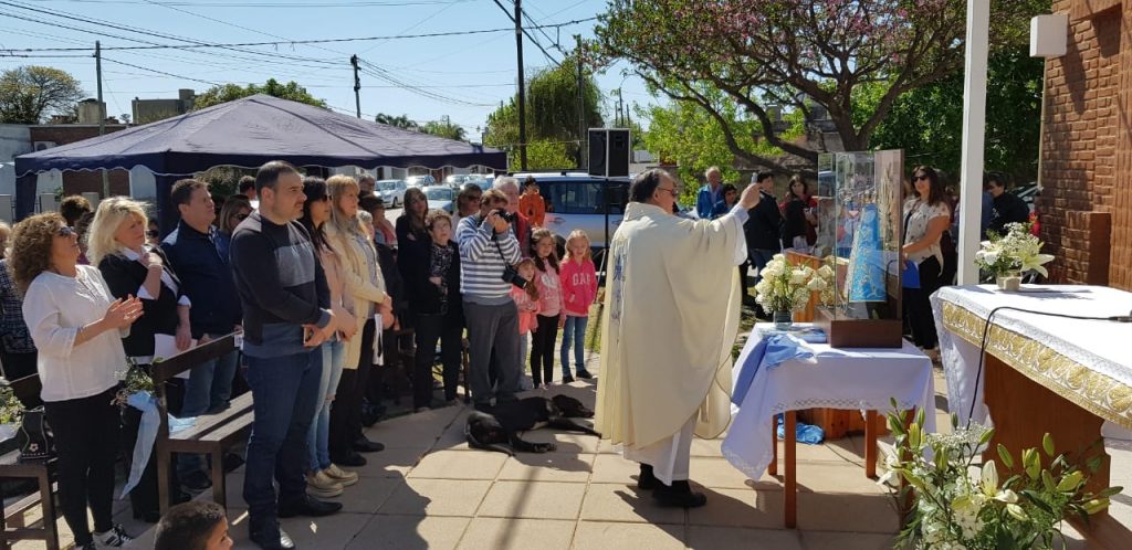 El intendente en las celebraciones de las bodas de oro de la Capilla de Luján.