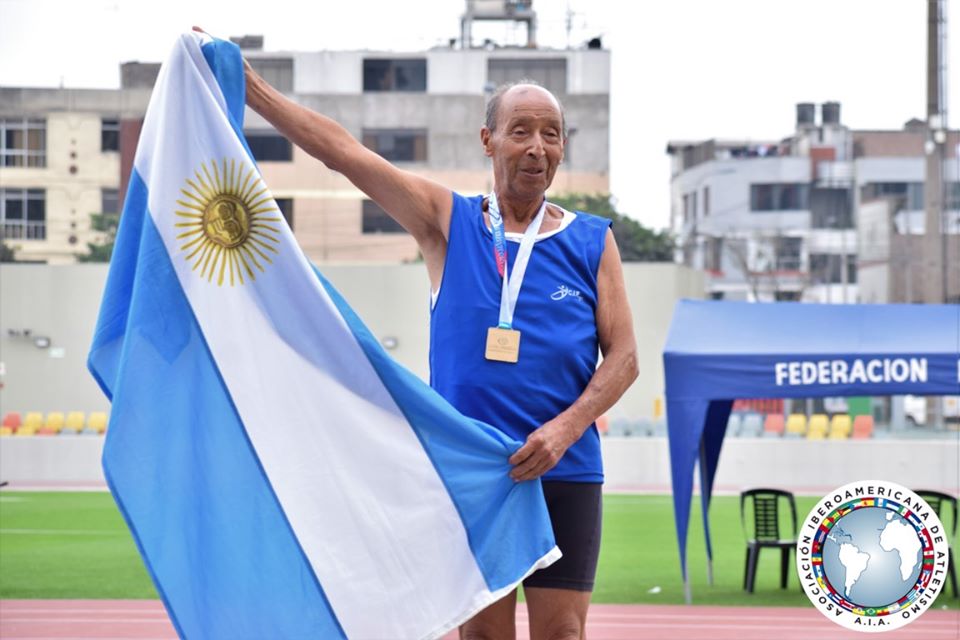 Triplete en Perú para el veterano atleta bellvillense Hugo Britos