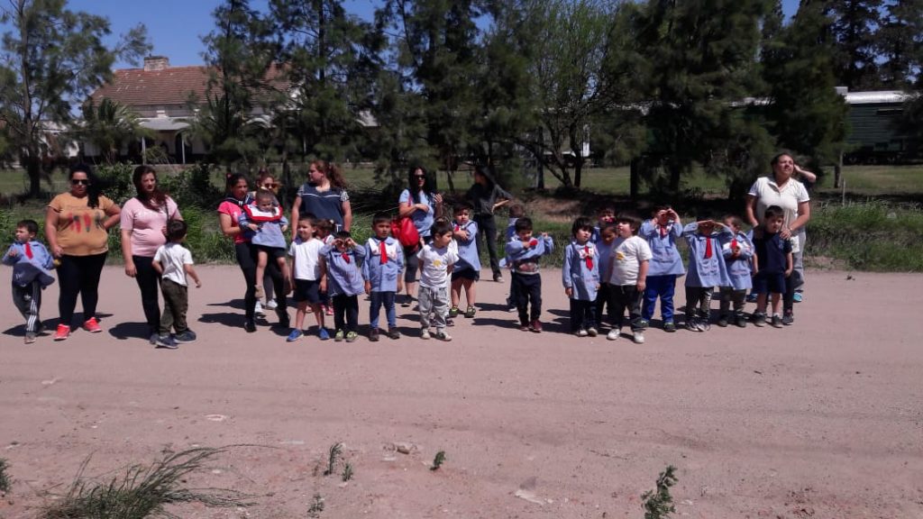 Jardineritos visitaron la Estación del Ferrocarril y la Biblioteca existente en el lugar.