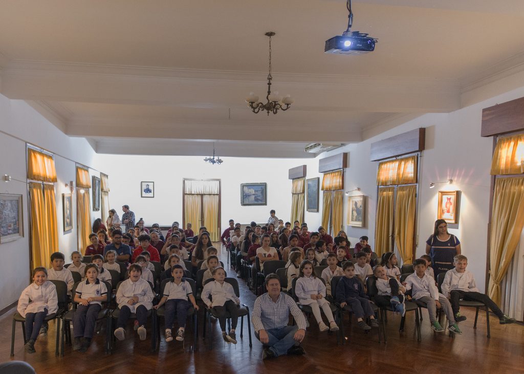 Alumnos presentaron al intendente la canción “Los árboles del Parque Tau”