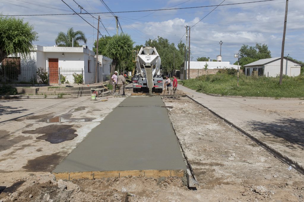 Bacheos en calles de asfalto y hormigón.