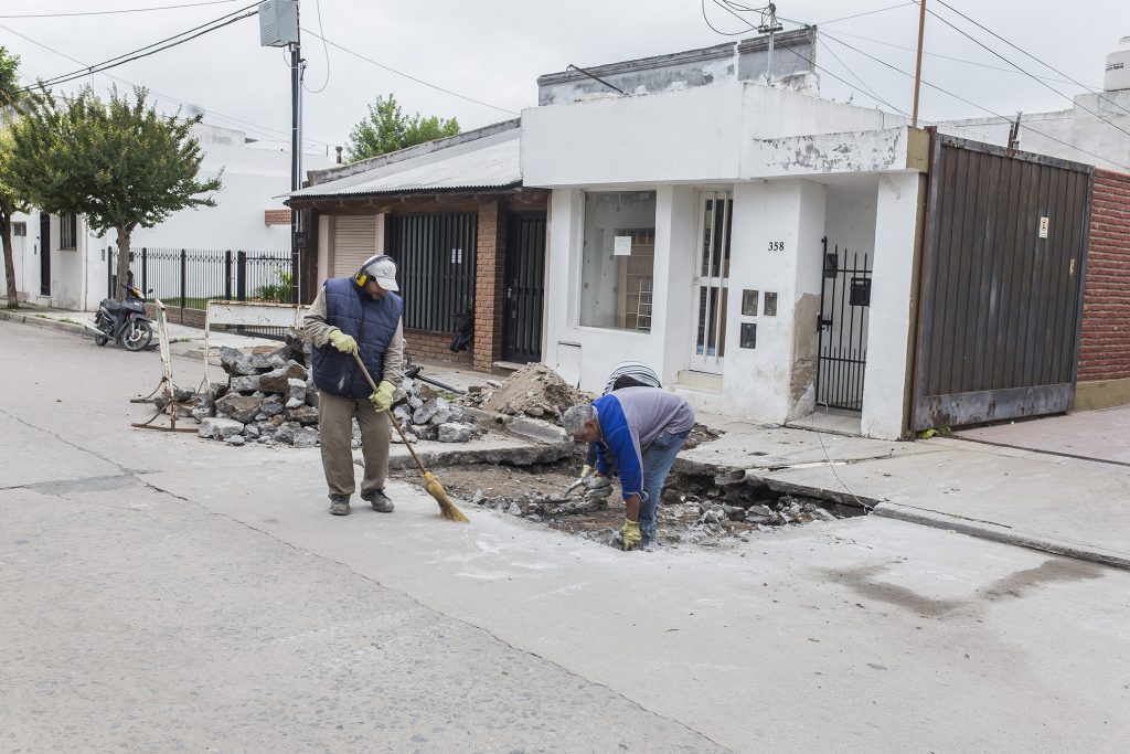 Bacheado de calles con hormigón.