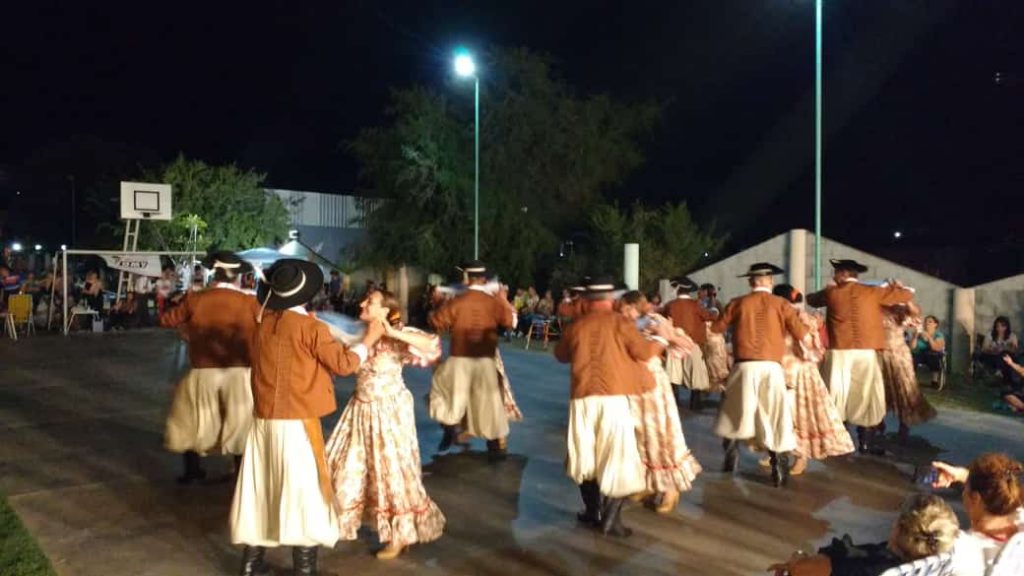 Gran espectáculo artístico en barrio Portal del Río.