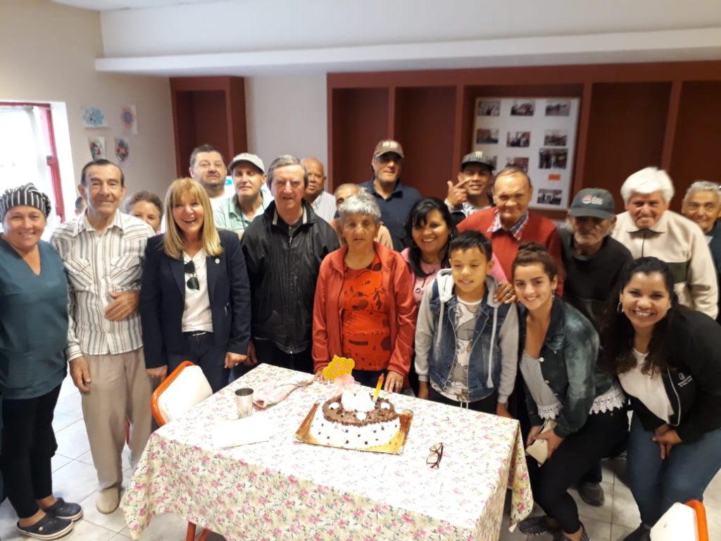 Doña Estela festejó en familia sus 70 años.