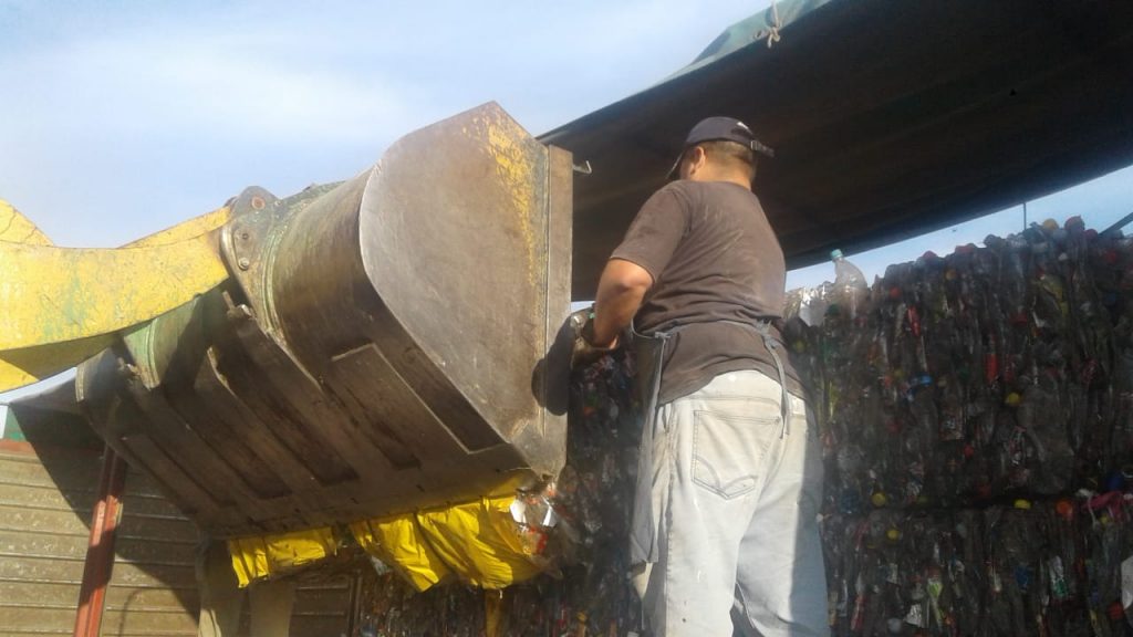 Más de 6 toneladas de plástico se vendieron para reciclar.