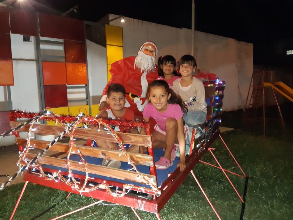 El espíritu de Navidad se vive en los barrios.